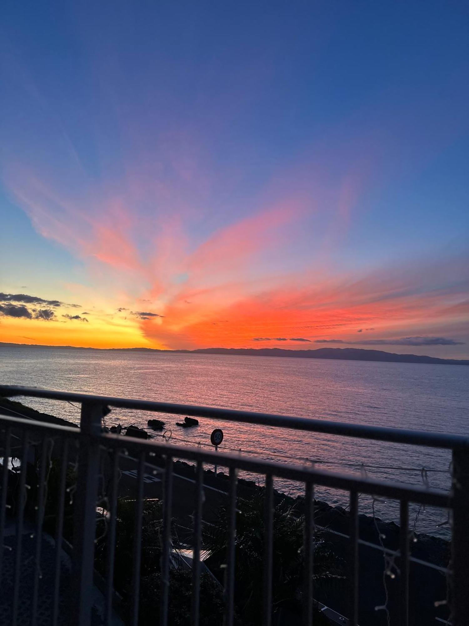 לינה וארוחת בוקר Tapu Te Mata Bay Seaviews מראה חיצוני תמונה